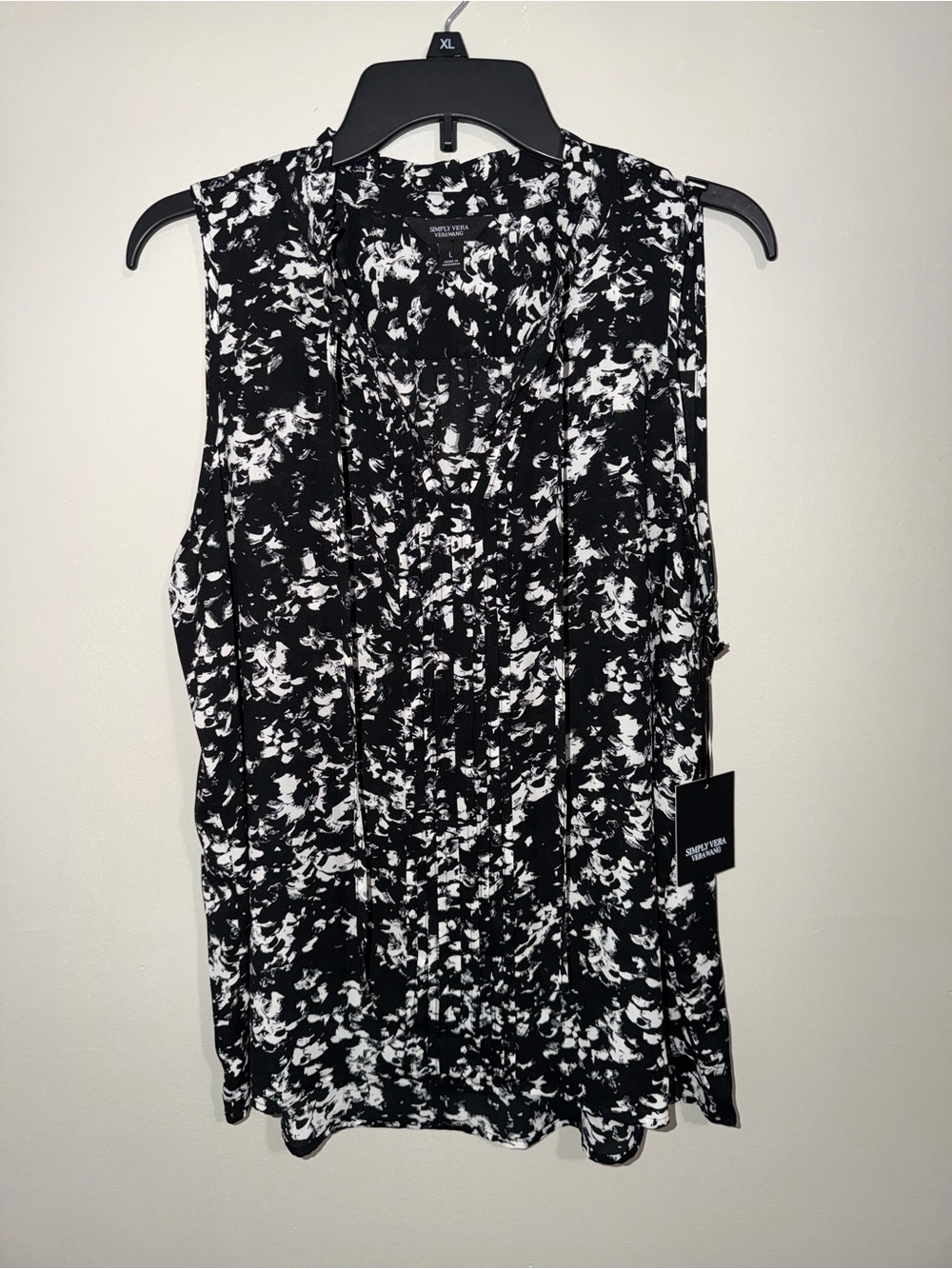 Simply Vera Vera Wang Women’s Large Black White Abstract Sleeveless Blouse NWT